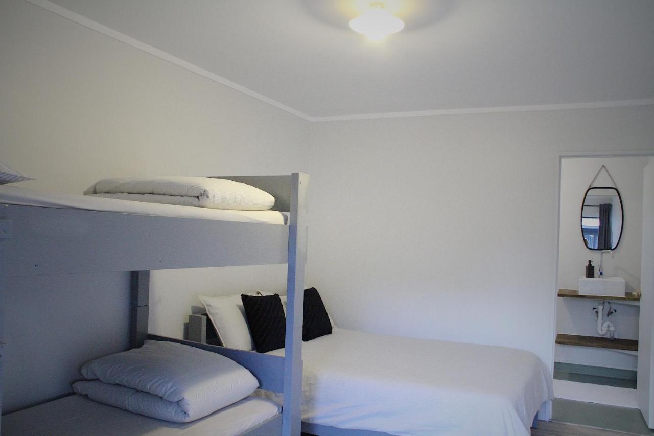 Hugo & Carters Backpackers & Motel Тауранга Екстер'єр фото A room at the hotel
