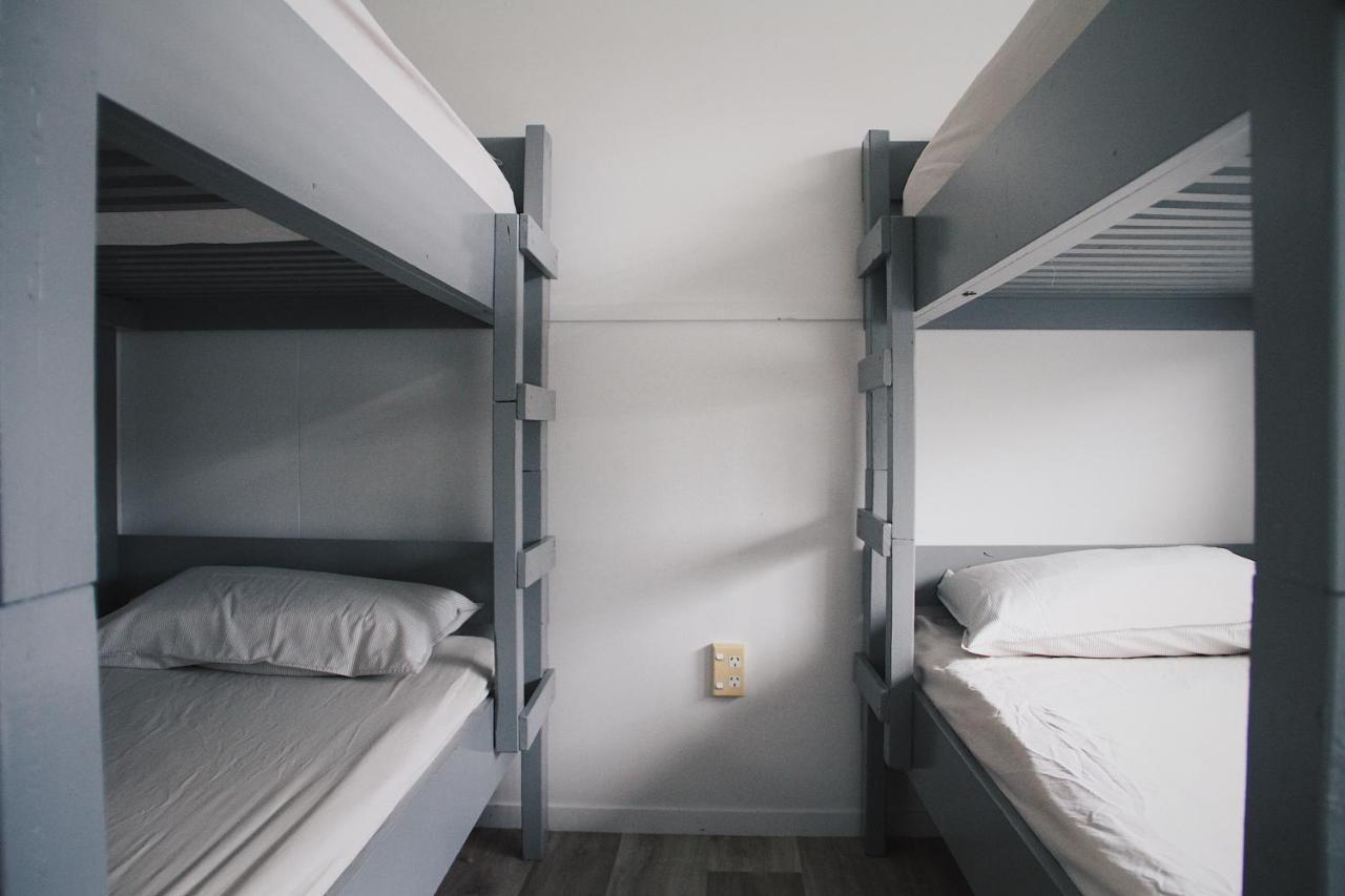 Hugo & Carters Backpackers & Motel Тауранга Екстер'єр фото A bunk bed