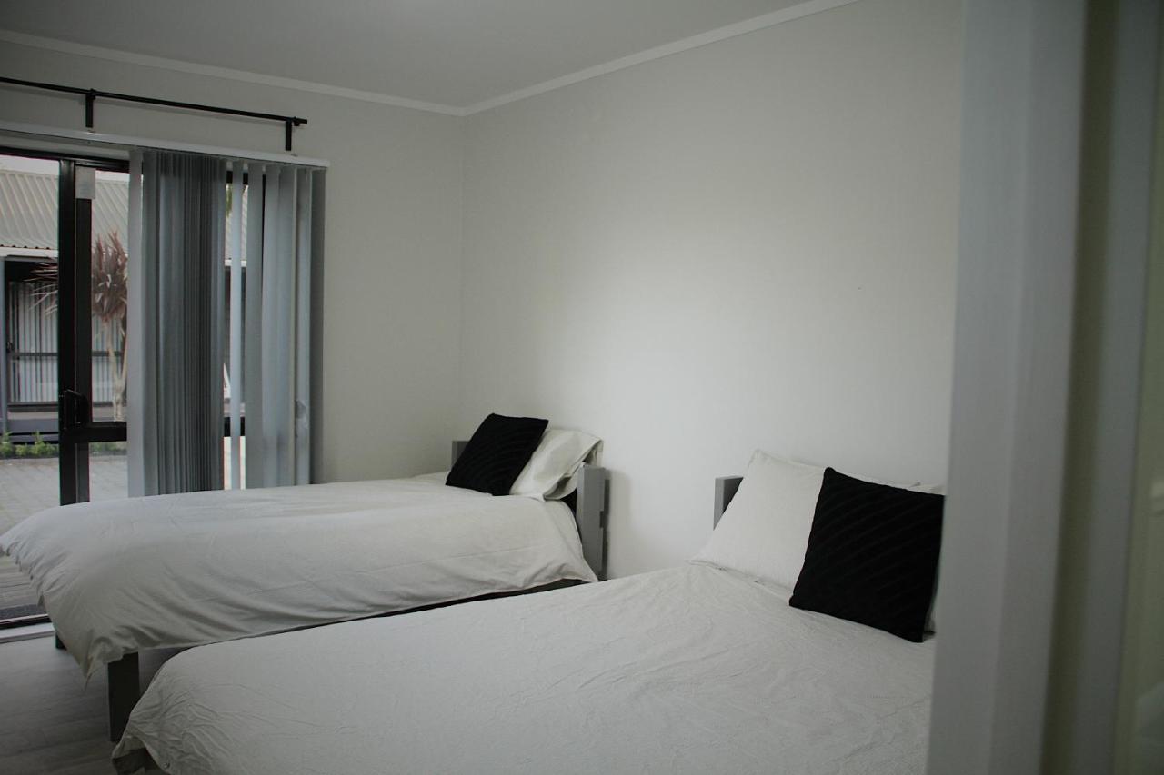Hugo & Carters Backpackers & Motel Тауранга Екстер'єр фото A bedroom at the hotel